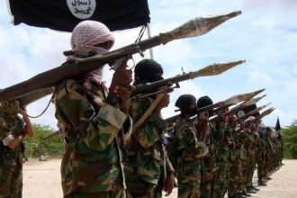 الصومال: اندلاع معارك مسلحة في مقديشو على خلفية تمديد ولاية الرئيس