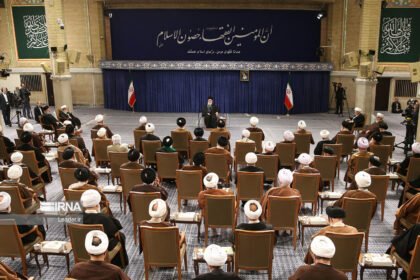 ماذا يحدث داخل البرلمان الإيراني؟ "حصار" المجلس يشعل صراع الأجنحة