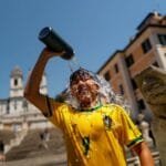 حالة طوارئ في أوروبا: موجات حر "تاريخية" تغلق المدارس وتعطل القطارات