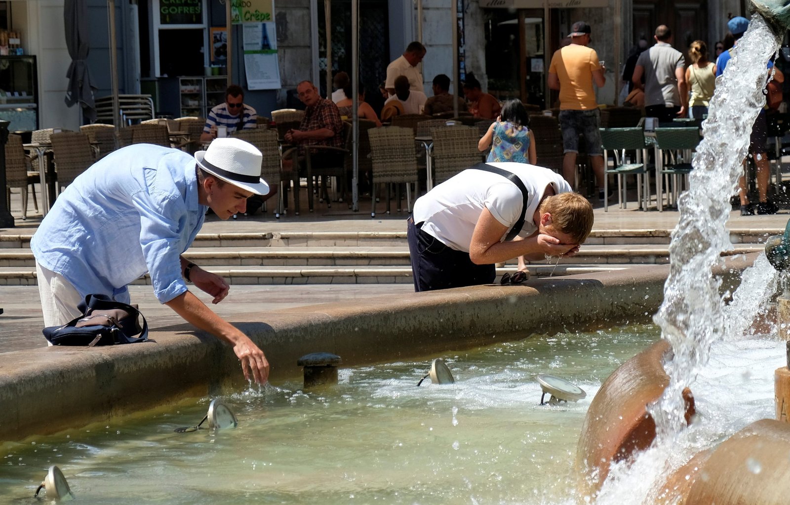 British trains paralyzed and schools closed due to severe heatwave