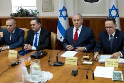 نتنياهو يترأس اجتماعا حاسما للكابينت لبحث توسيع بنك الأهداف داخل إيران
