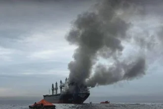 هيئة بحرية بريطانية بلاغ عن حادث قرب السواحل العراقية إثر إصابة سفينة شحن بمقذوف مجهول