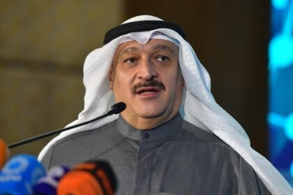 الكويت تؤكد متابعة دقيقة لحالات المصابين في مطار الكويت الدولي وتعبئة كل الإمكانات الطبية