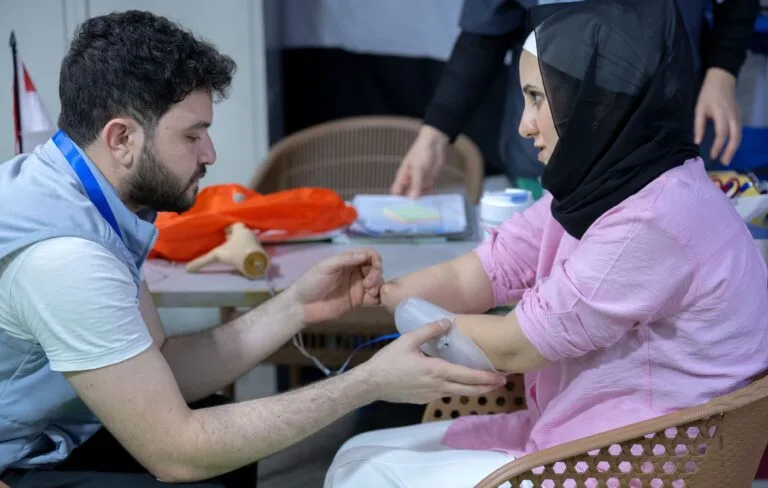 الفارس الشهم 3.. المستشفى الإماراتي العائم ينجح في تركيب أطراف صناعية لـ51 حالة في غزة ضمن برنامج "خطوة أمل"