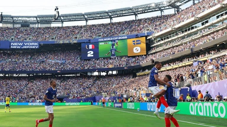 فرنسا تضرب موعدًا مع باراجواي في ثمن نهائي كأس العالم بثلاثية أمام السويد