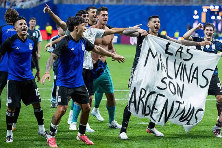 الحكومة البريطانية تطالب فيفا بالتحقيق ومعاقبة الأرجنتين بعد أحداث نصف نهائي كأس العالم