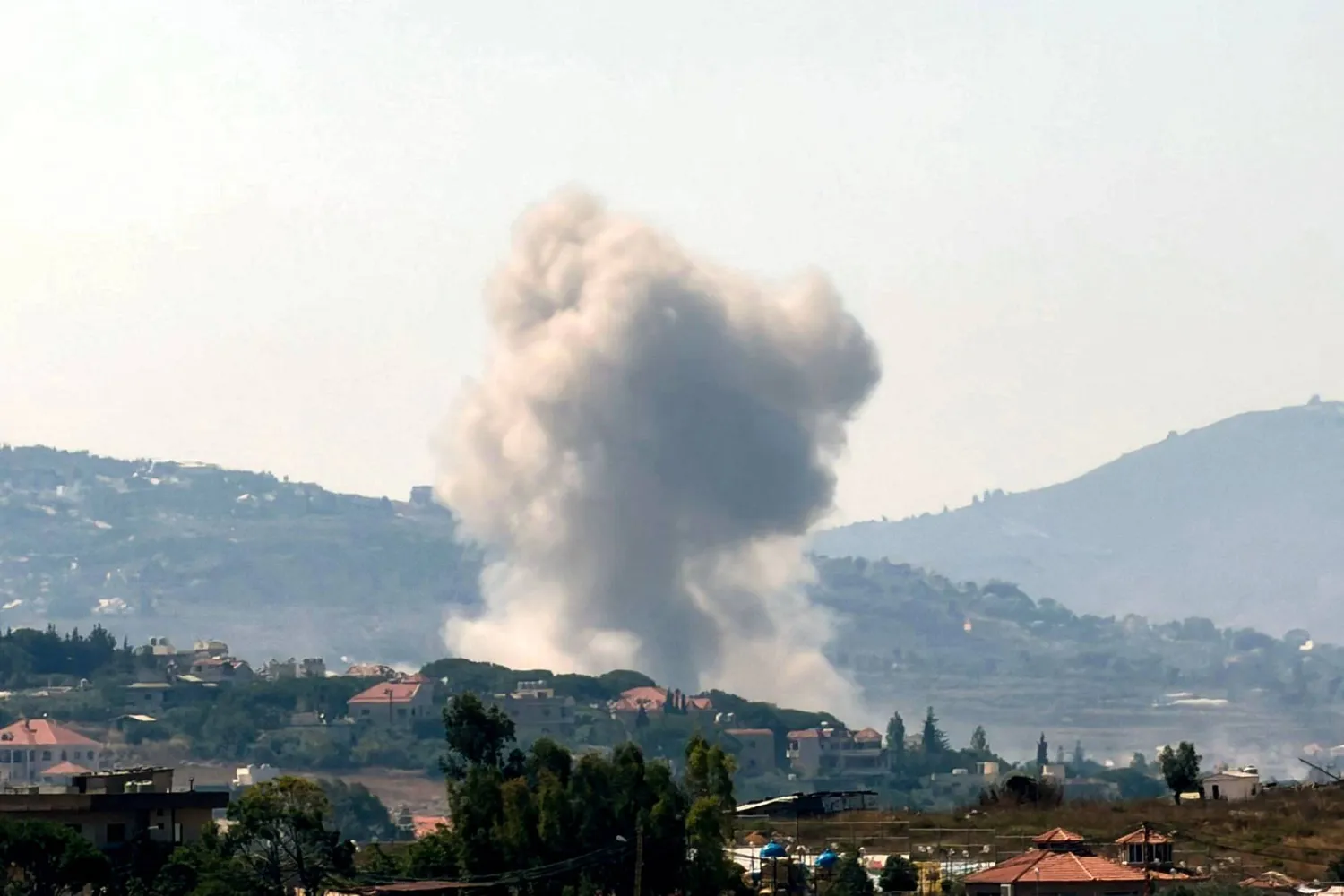 Lebanese Soldier Killed, Officer and Soldier Injured in Explosion of Suspicious Object in South Lebanon