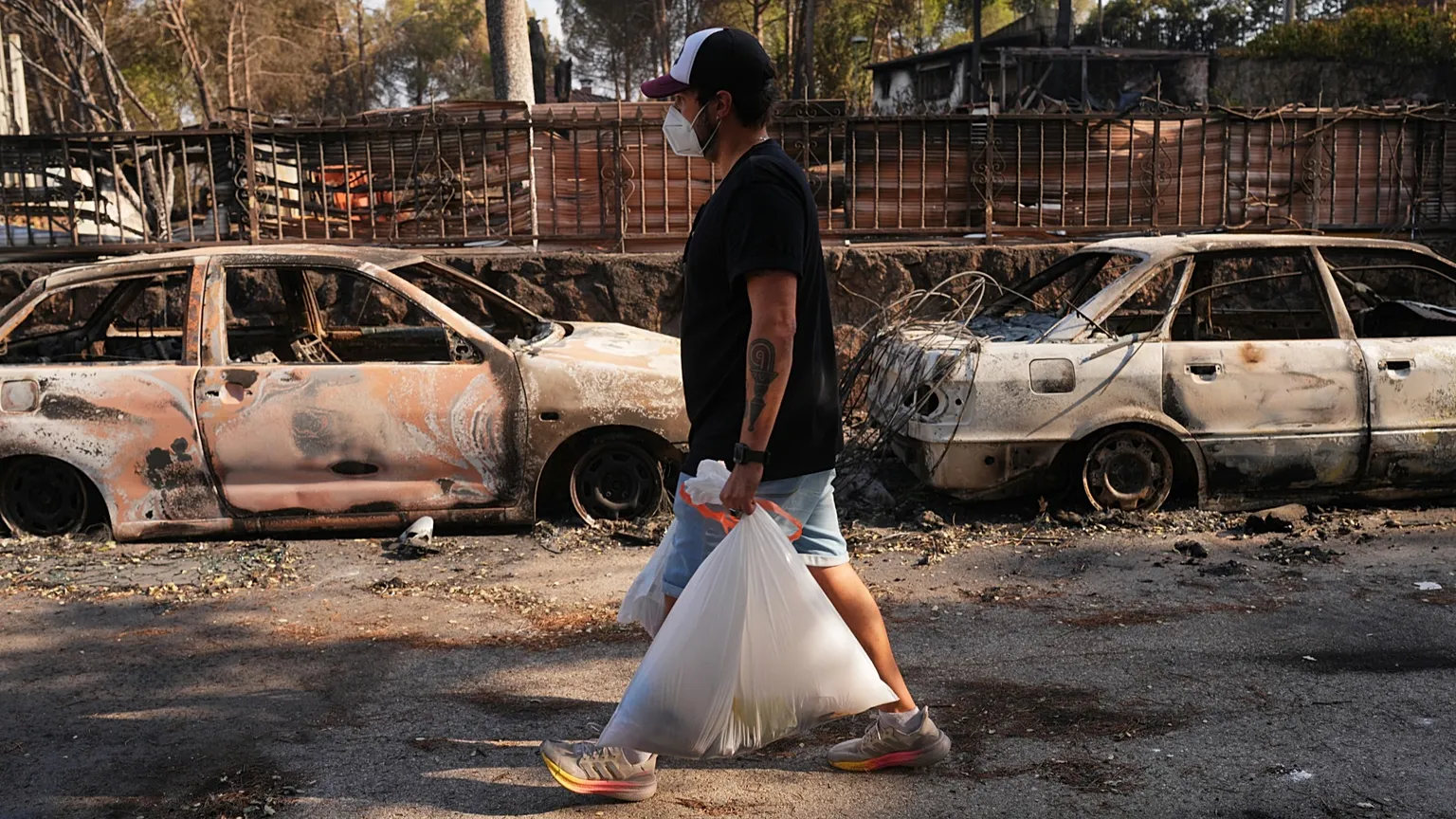 Spain Allows Avila Residents Return After Forest Fires Recede