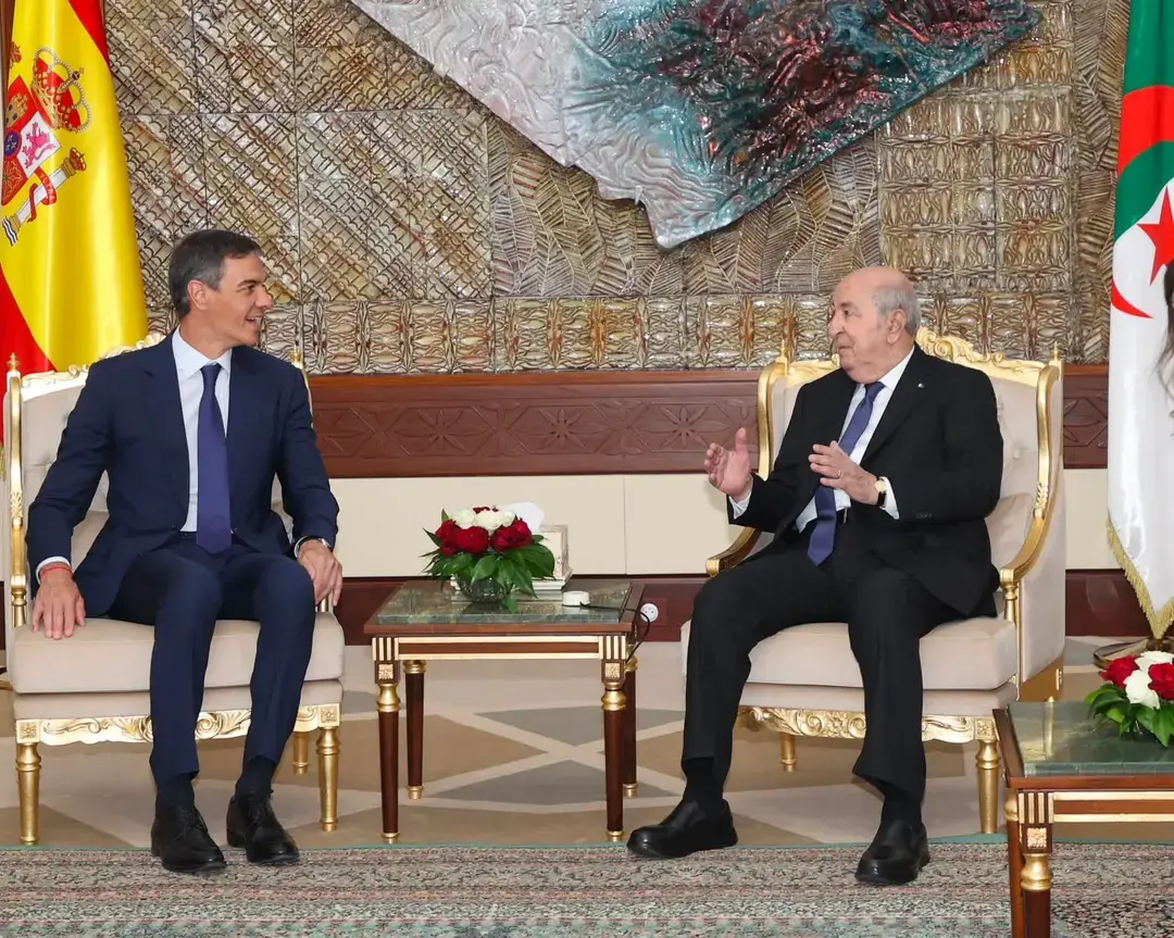 Symbolic Gesture Reflects Warm Relations: Spanish Prime Minister Gifts National Jersey to Algerian President