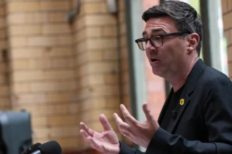 Andy Burnham rules out early elections and sticks to Labour's platform to succeed Keir Starmer