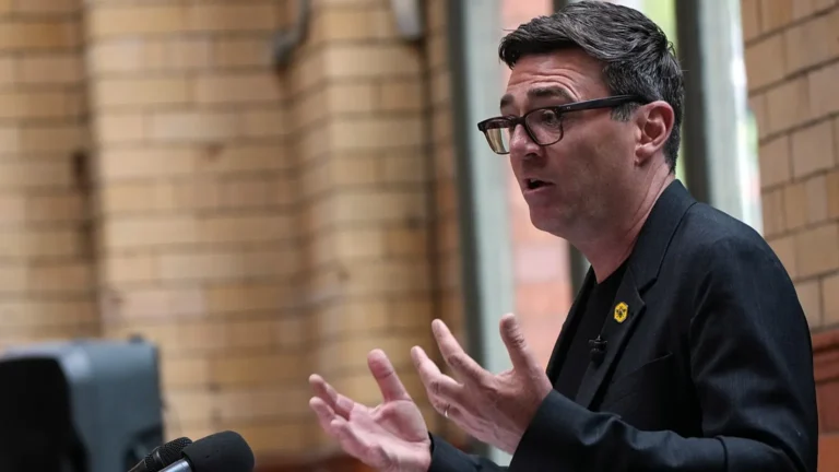Andy Burnham rules out early elections and sticks to Labour's platform to succeed Keir Starmer