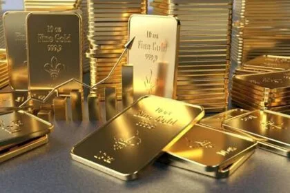 Gold falls as investors take profits and await US data