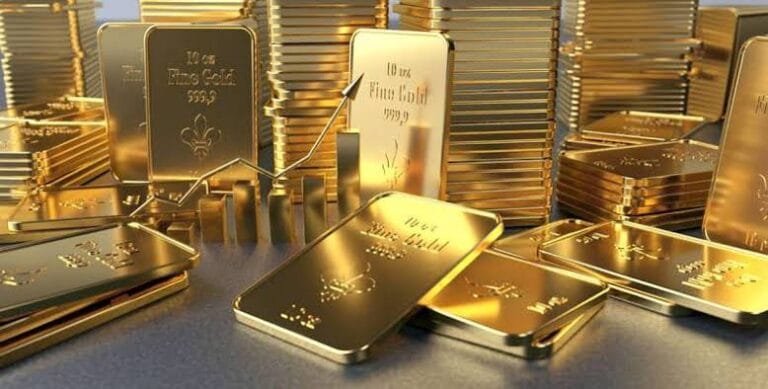 الذهب يتراجع مع عمليات جني الأرباح وترقب البيانات الأمريكية