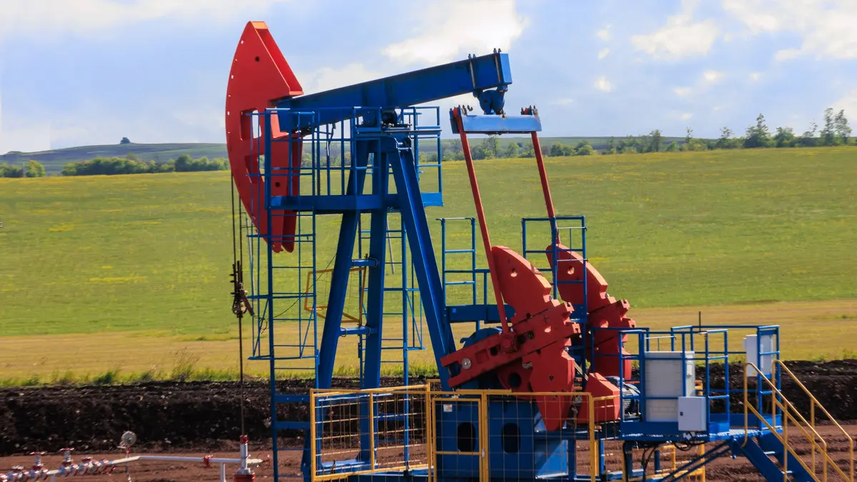 Oil prices rise slightly as shipping partially resumes in the Strait of Hormuz