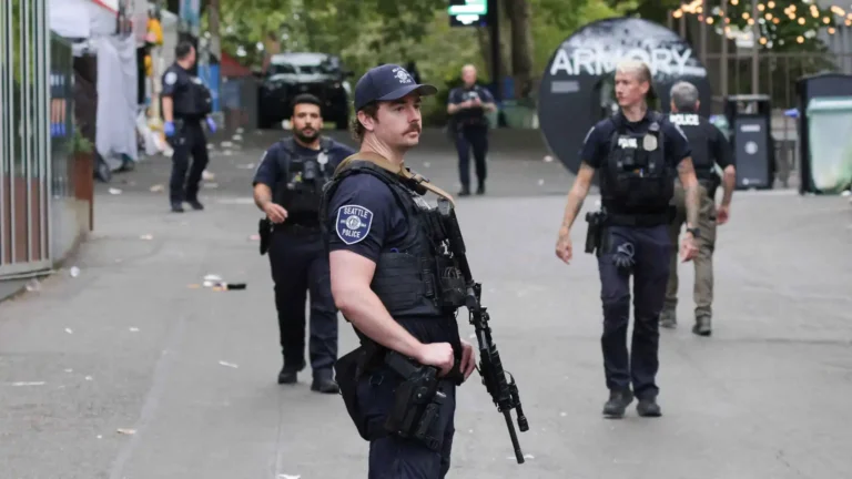 مقتل شخصين وإصابة 5 آخرين في حادث إطلاق نار بمركز سياتل الأمريكي