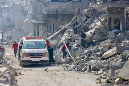 إصابة 14 فلسطينيًا بينهم أطفال ونساء في قصف إسرائيلي على قطاع غزة