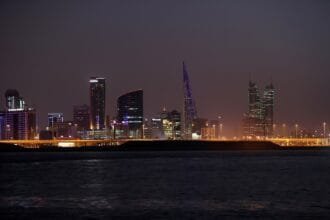 البحرين ترفع حالة التأهب بعد إحباط هجوم جوي وإطلاق صافرات الإنذار