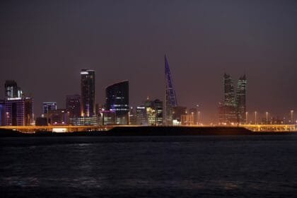 البحرين ترفع حالة التأهب بعد إحباط هجوم جوي وإطلاق صافرات الإنذار