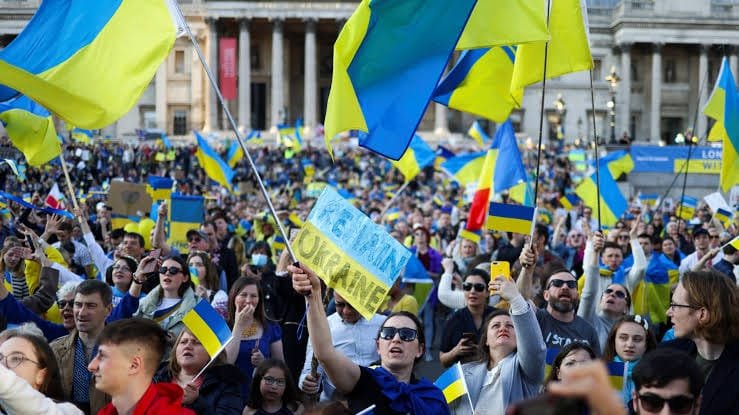 Massive protests sweep Ukraine in rejection of the dismissal of Defense Minister Mykhailo Fedorov