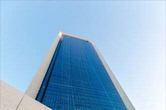 بهدف توسعة أسطول نقل الغاز الطبيعي المسال.. "أدنوك للإمداد والخدمات" توقع اتفاقية بناء أربع ناقلات جديدة