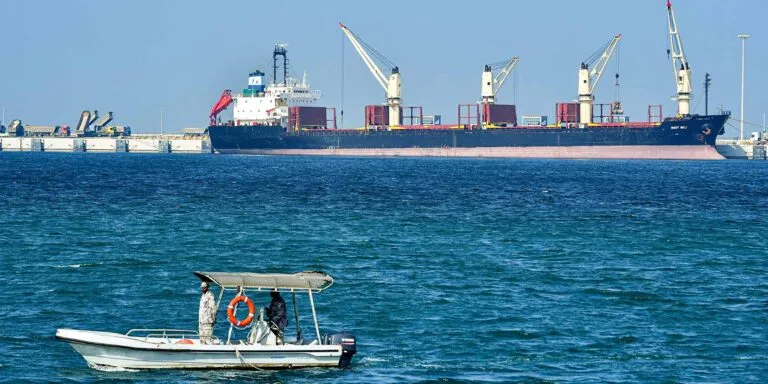 Qatar fully resumes maritime navigation and confirms the regularity of ship traffic