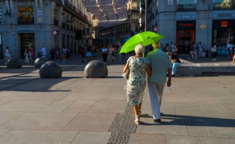 Spain on high alert: Temperatures exceed 42 degrees in 3 regions
