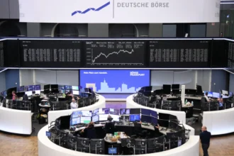 الأسهم الأوروبية تغلق على ارتفاع طفيف بدعم من انتعاش قطاع السلع الفاخرة