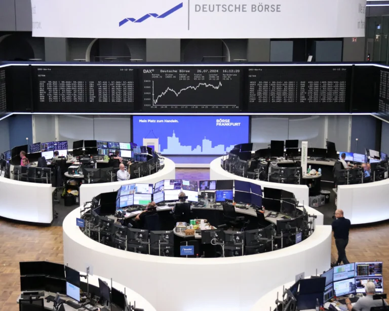 الأسهم الأوروبية تغلق على ارتفاع طفيف بدعم من انتعاش قطاع السلع الفاخرة