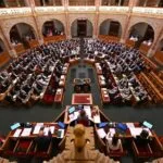 Constitutional crisis in Hungary: Parliament ousts president amid widespread opposition to reforms