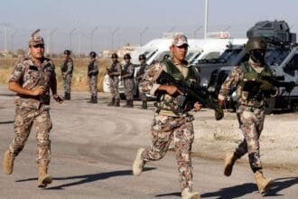 الأردن: الدفاعات الجو تحبط هجوما صاروخيا قادما من إيران وتسقط 5 صواريخ