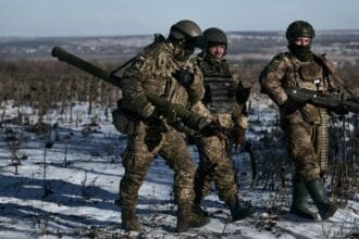 Escalating tensions between Moscow and Kyiv: Russian strikes on the capital and Ukrainian attacks targeting Crimea