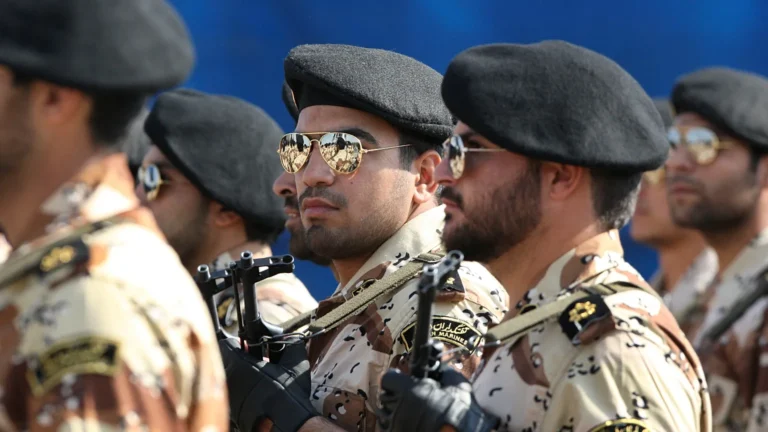 Large-scale US strikes against the Iranian Revolutionary Guard