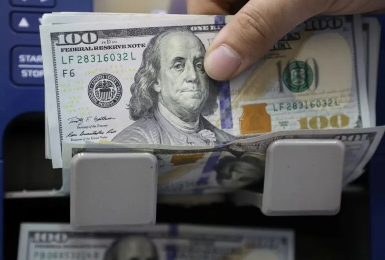 The dollar breaks the 51 Egyptian pound barrier in Egyptian banks... What's happening?