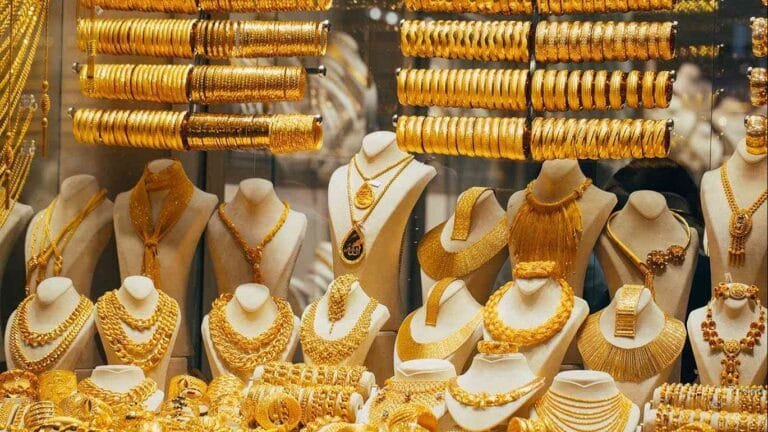 Gold prices fell again on Monday... Here are the details