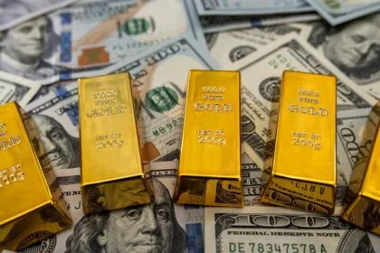 Gold prices fell globally, while the dollar stabilized as the world awaited US monetary policy