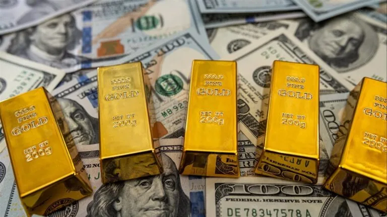 Gold prices fell globally, while the dollar stabilized as the world awaited US monetary policy