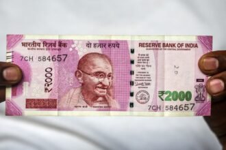 The Indian rupee breaks the 96 barrier against the dollar amid energy inflation fears