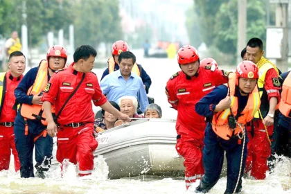 China faces a climate disaster: 17 dead, hundreds injured, and more than 130,000 evacuated
