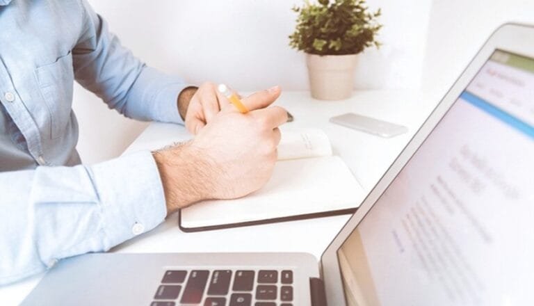 طلب مرتفع على الحلول والأنظمة.. الإمارات بيئة تشغيل مستقرة ومثالية للعمل عن بعد