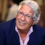 إيطاليا تنعى أيقونتها الموسيقية: رحيل بيبينو دي كابري عن عمر ناهز 86 عاماً