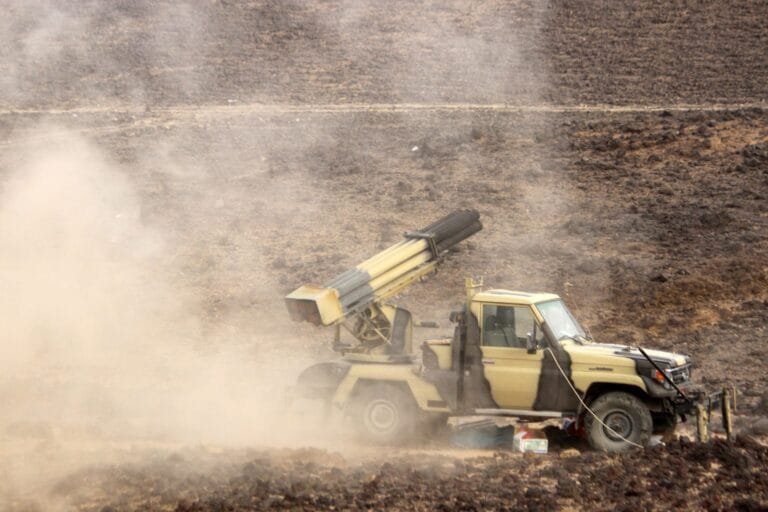 Houthi missile platforms and weapons depots targeted in Marib and Al-Jawf, while the coalition supporting legitimacy destroyed military sites in Hodeidah