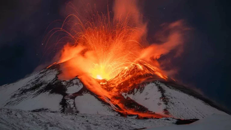 Mount Etna erupts, disrupting Sicily; thousands of tourists stranded and widespread air traffic disrupted