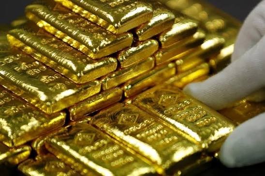 Gold's luster has faded as investors flock to artificial intelligence and high-risk assets