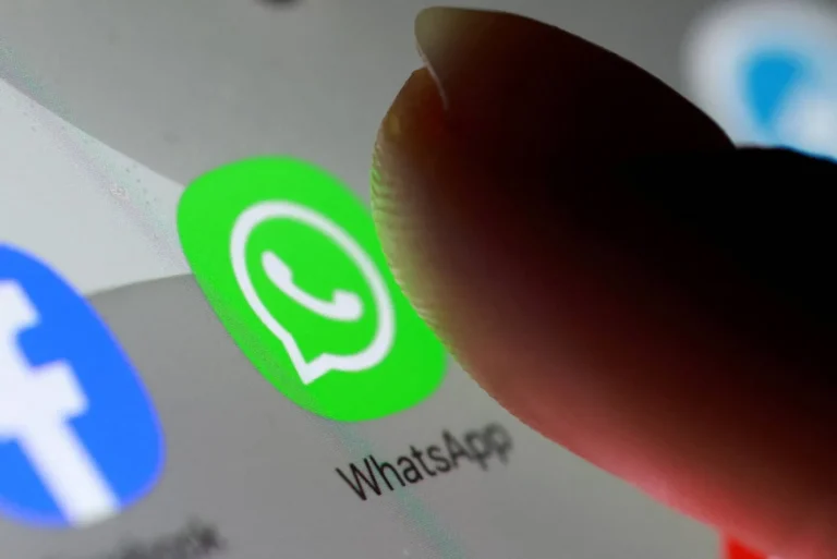 WhatsApp is testing a "green dot" feature on iPhone: See your contacts' status in real time