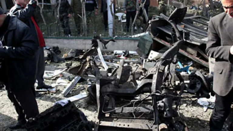 18 injured in double bombing in Damascus