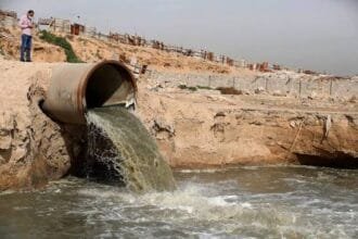 تلوث دجلة والفرات يهدد العراقيين.. تحذيرات من تفشي السرطان والفشل الكلوي
