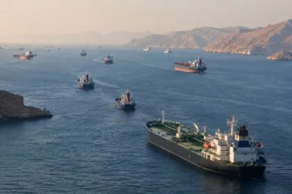Paralysis in the Strait of Hormuz: Ship traffic drops to just 5 tankers after renewed escalation