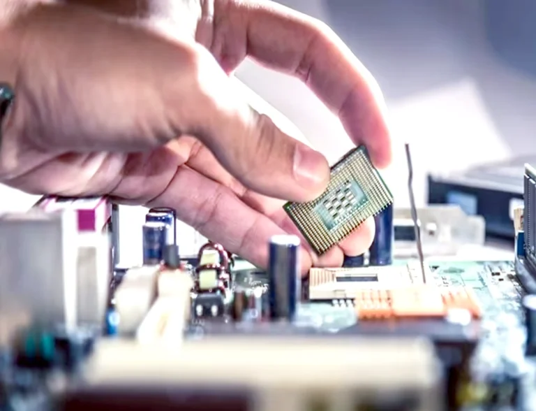 The billion-dollar race in the chip industry raises fears of a global overproduction