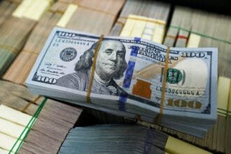 The dollar continues to decline as US inflation slows