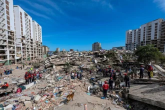 The death toll from Venezuela's earthquakes rises to 4,890 as rescue operations continue